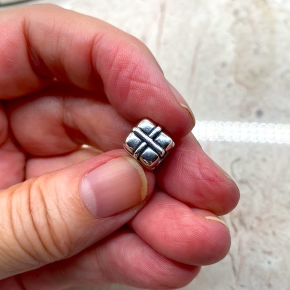 Authentic Pandora bead charm in a Christmas package 📦 sterling silver 🎄 - Picture 4 of 4